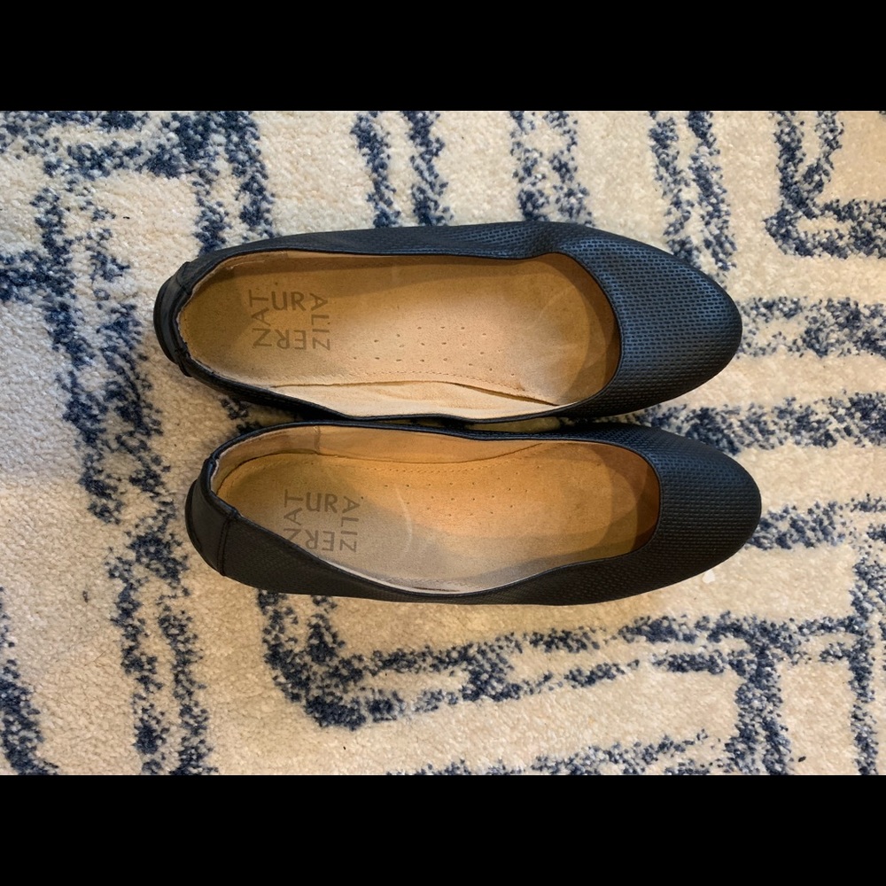 Naturalizer Flats - Picture 2 of 5